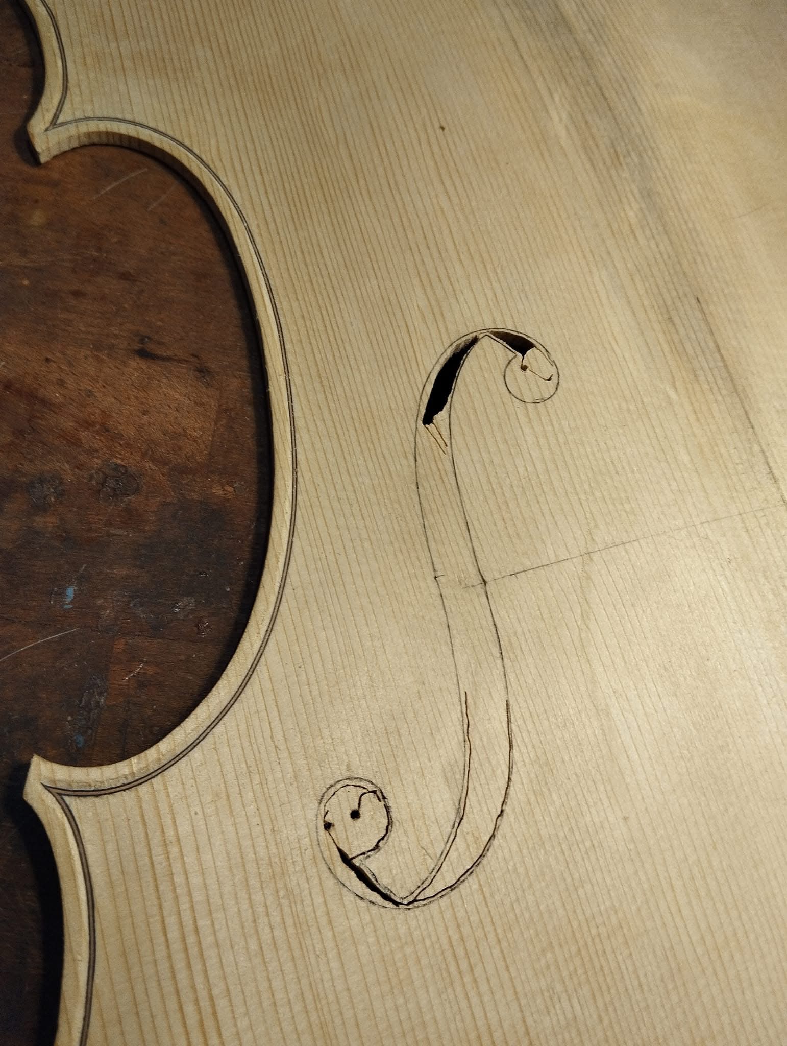 F-hole design and carving during violin making by Fabio Nicotra