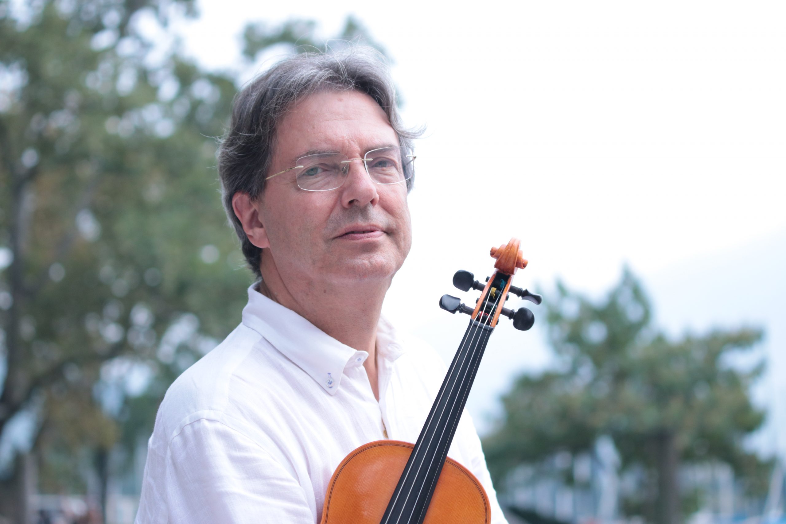 Franco Mezzena with a violin by Fabio Nicotra