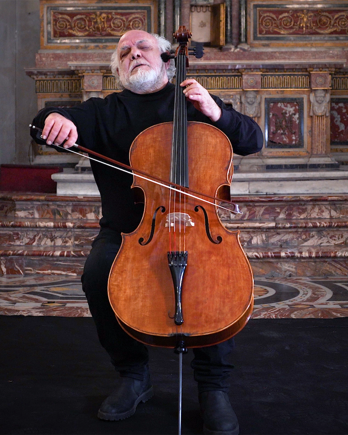 Cellist playing a professionally adjusted cello at the Fabio Nicotra atelier