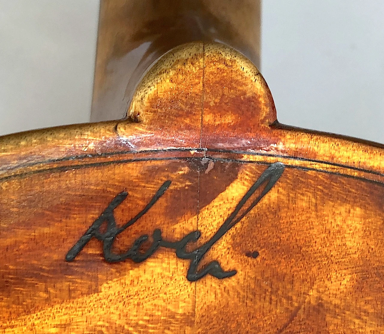 Craftsmanship detail of F. J. Koch violin, Dresden 1921